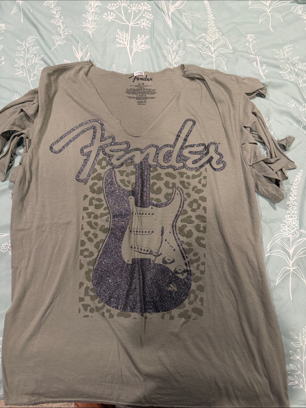 Fender Taupe Girls' Tee with Glitter Purple Guitar Graphic